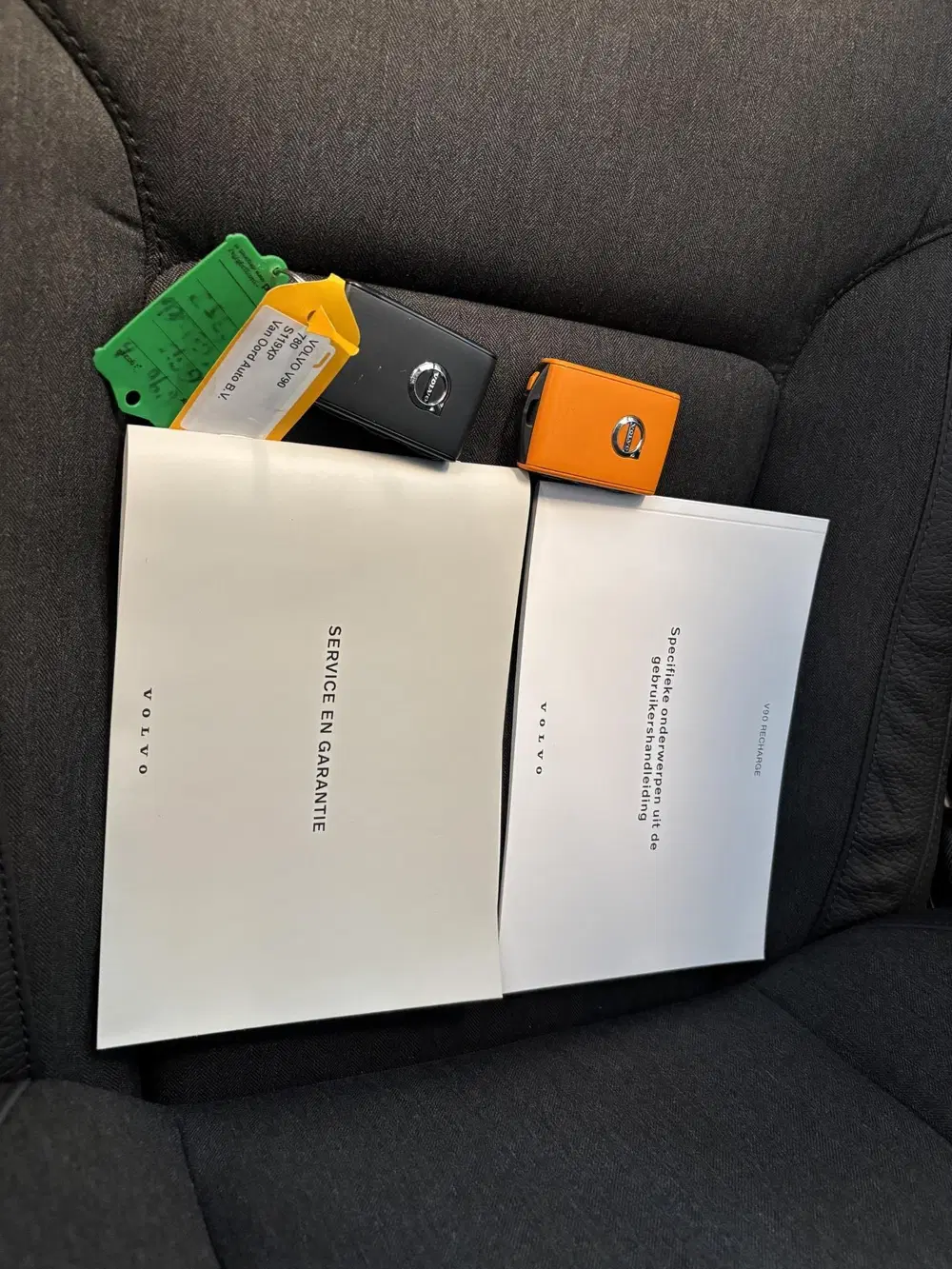 Volvo V90 2.0 T6 Hybrid AWD Essential Bright uit 2023, foto 4