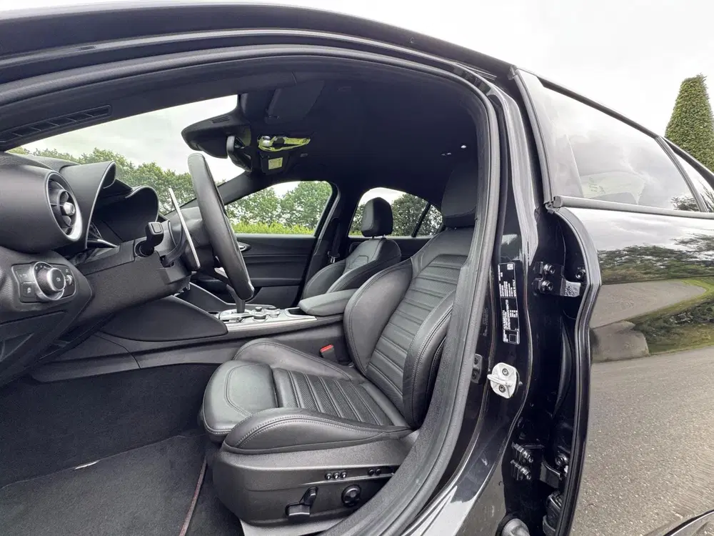 Alfa Romeo Giulia 2.0 T 310pk RWD uit 2022, foto 10