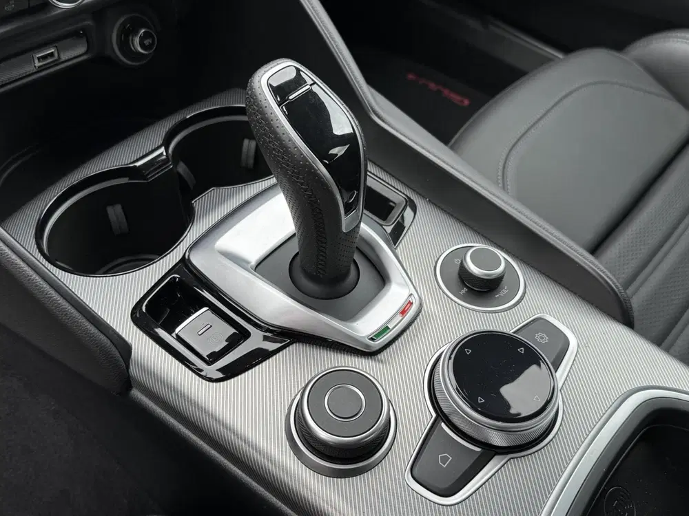 Alfa Romeo Giulia 2.0 T 310pk RWD uit 2022, foto 13