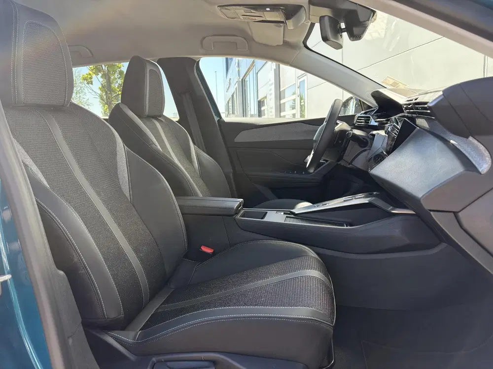 Peugeot 408 Allure 58 kWh uit 2025, foto 10