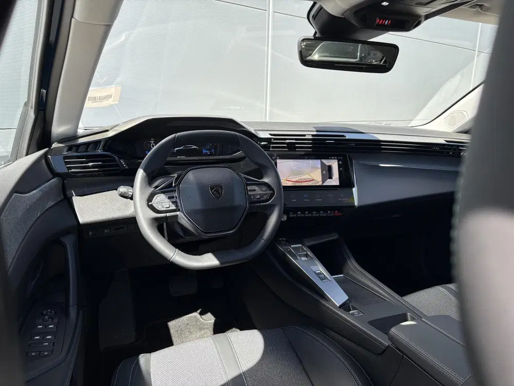 Peugeot 408 Allure 58 kWh uit 2025, foto 12
