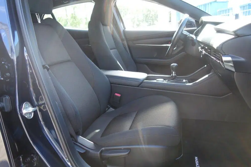 Mazda 3 2.0 E-SA-G COMFORT uit 2021, foto 14