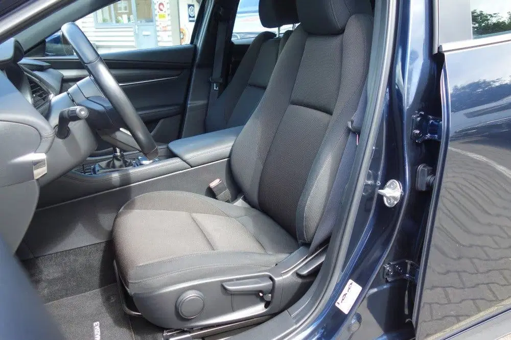 Mazda 3 2.0 E-SA-G COMFORT uit 2021, foto 3