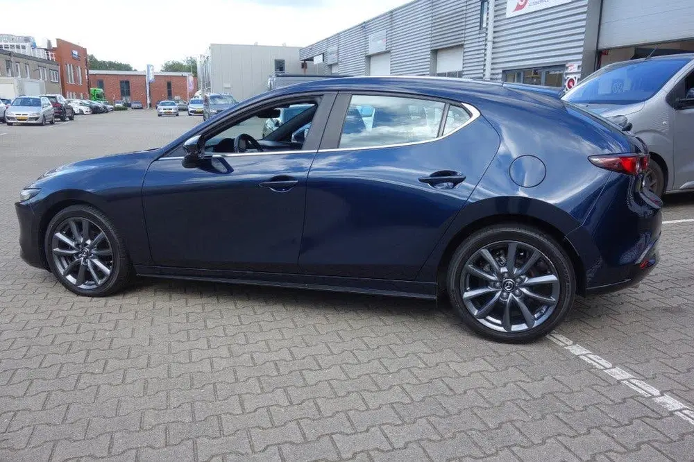 Mazda 3 2.0 E-SA-G COMFORT uit 2021, foto 4