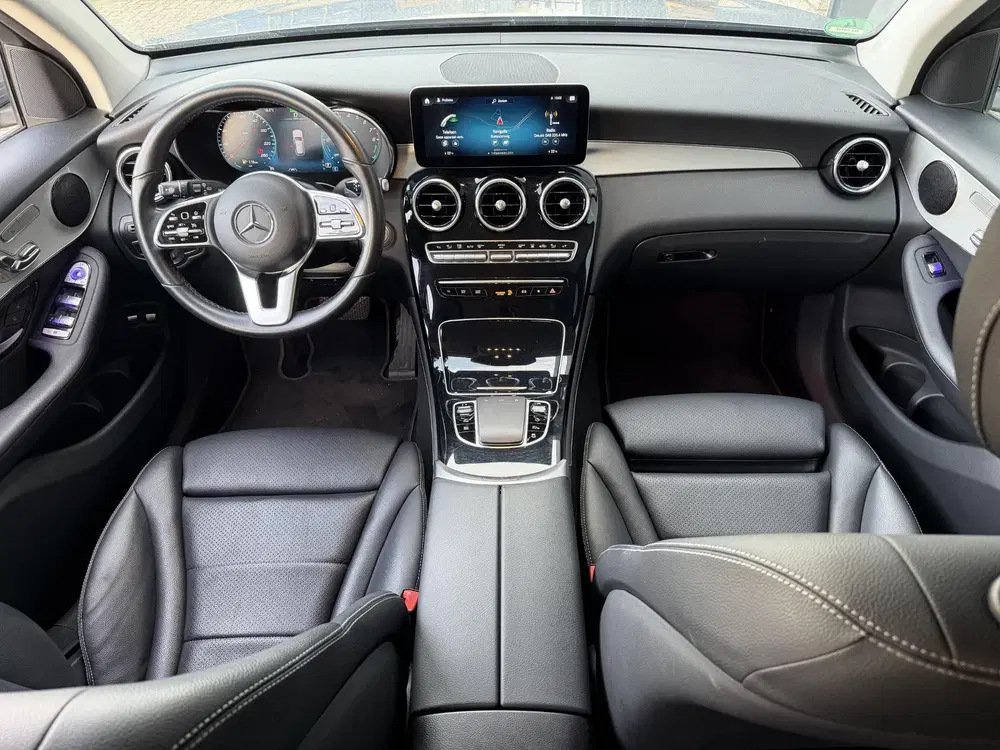 Mercedes-Benz GLC 300e 4MATIC 18" uit 2020, foto 3