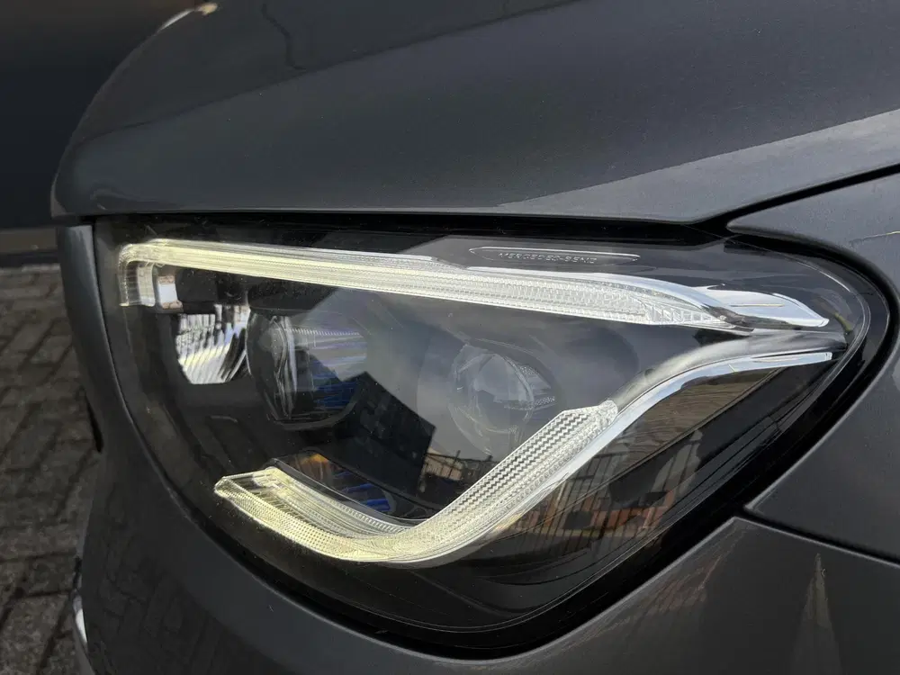 Mercedes-Benz GLC 300e 4MATIC 18" uit 2020, foto 4