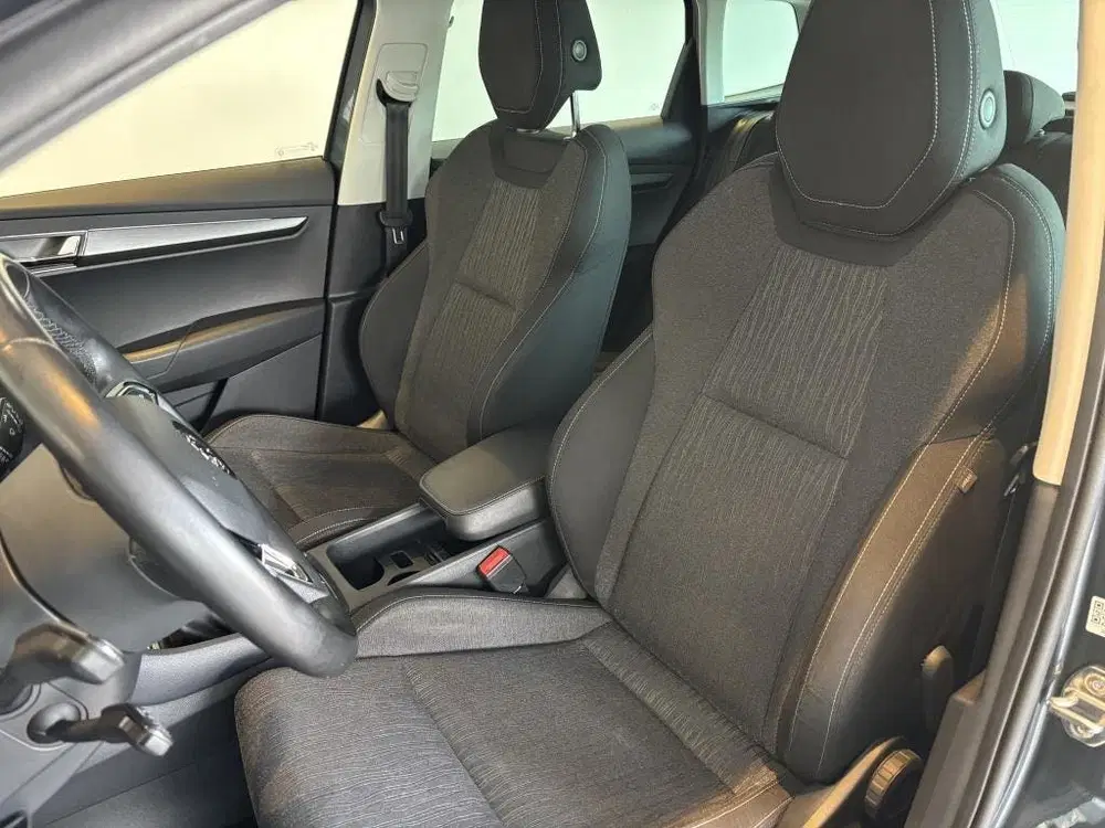 Skoda Karoq 1.0 TSI Business Edition Stoelverwarming uit 2021, foto 2