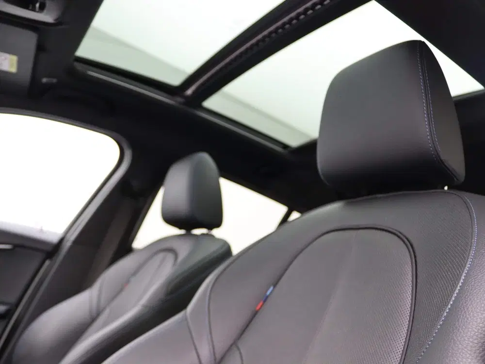 BMW 1-serie 5-deurs 118i High Executive uit 2020, foto 10