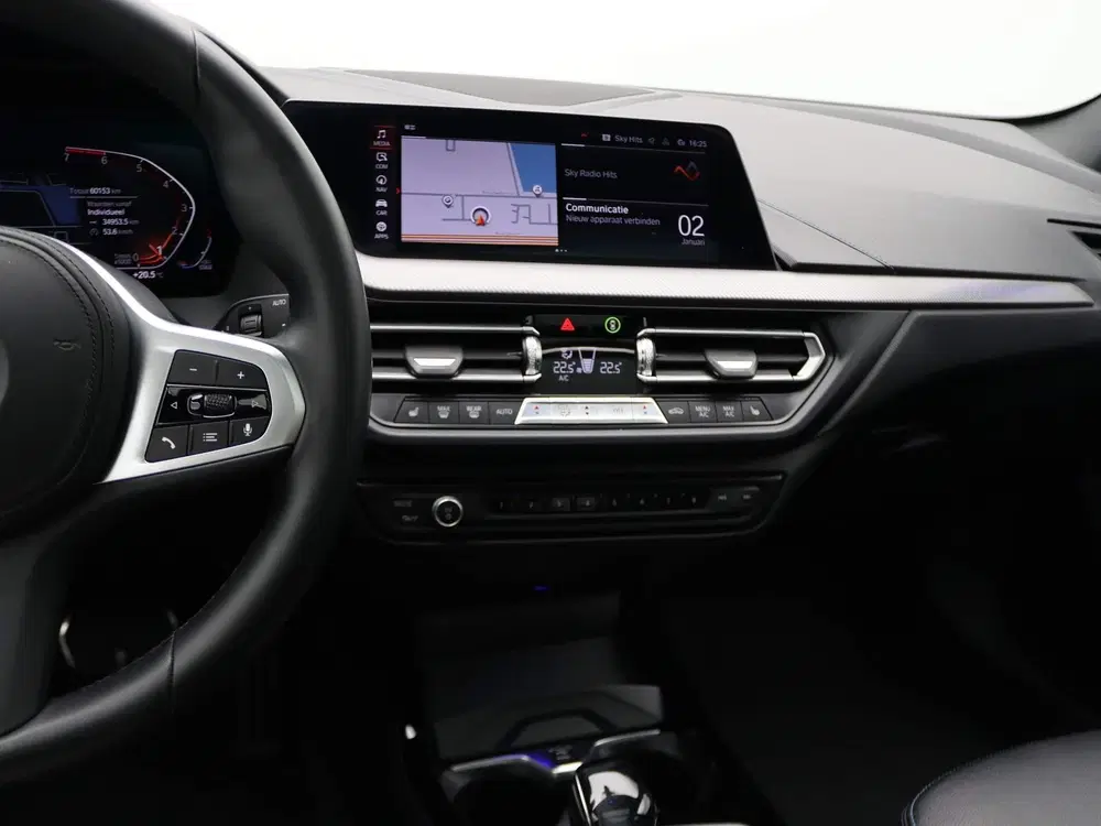 BMW 1-serie 5-deurs 118i High Executive uit 2020, foto 15