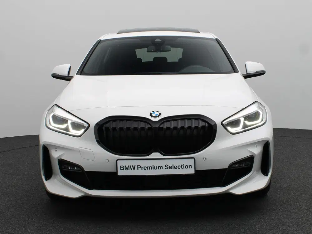 BMW 1-serie 5-deurs 118i High Executive uit 2020, foto 3