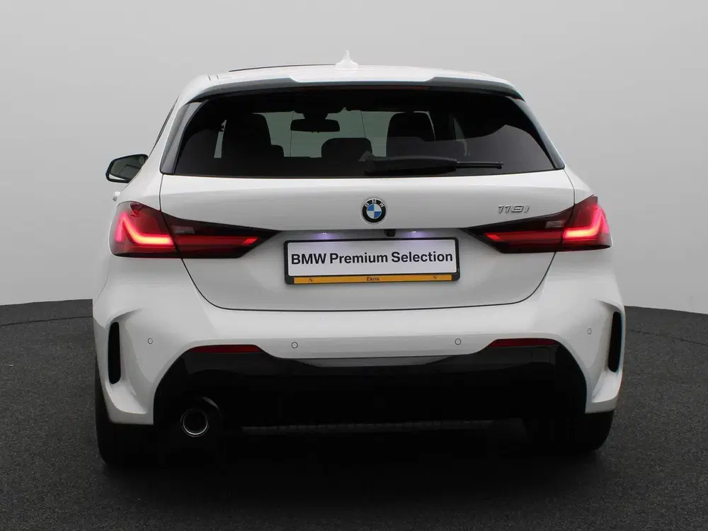 BMW 1-serie 5-deurs 118i High Executive uit 2020, foto 5