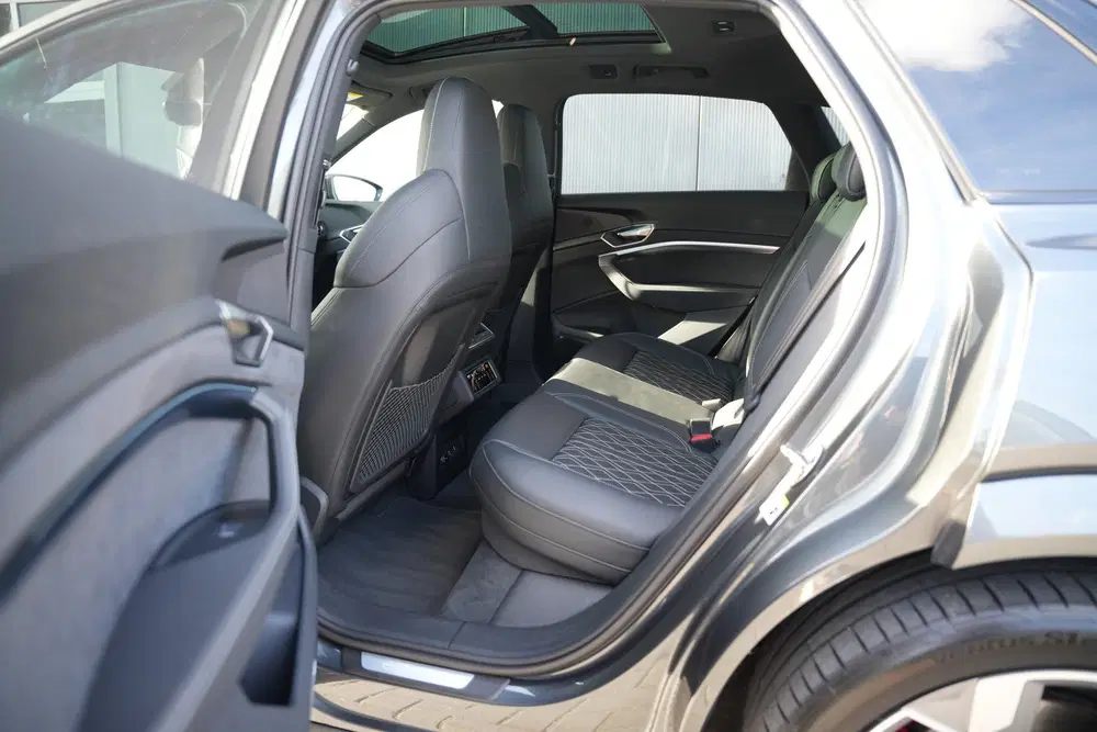Audi SQ8 Quattro 115 kWh 503 pk uit 2024, foto 14
