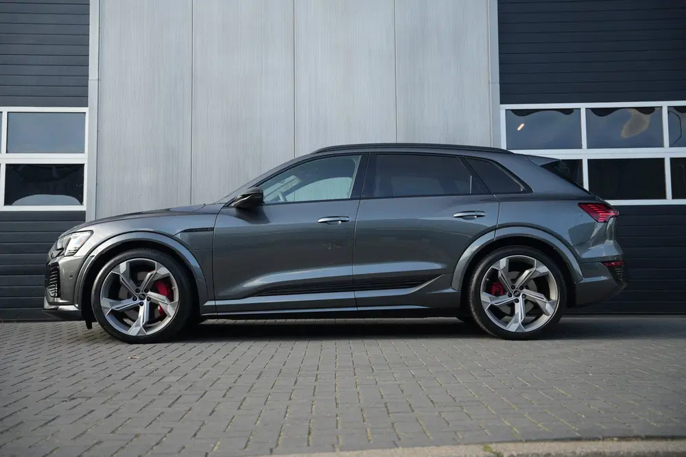 Audi SQ8 Quattro 115 kWh 503 pk uit 2024, foto 2