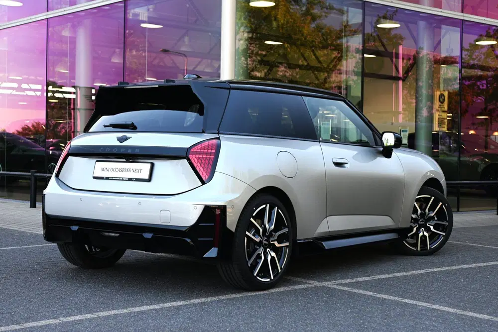Mini Hatchback Cooper E uit 2026, foto 2