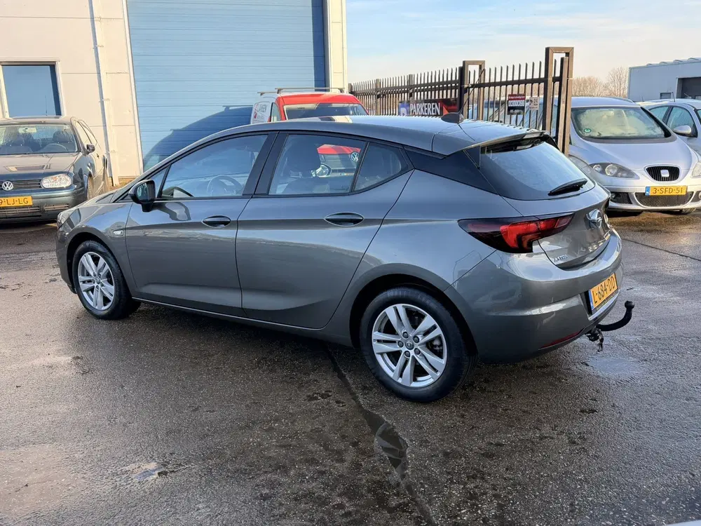 Opel Astra 1.2 Edition 5-DEURS uit 2021, foto 2