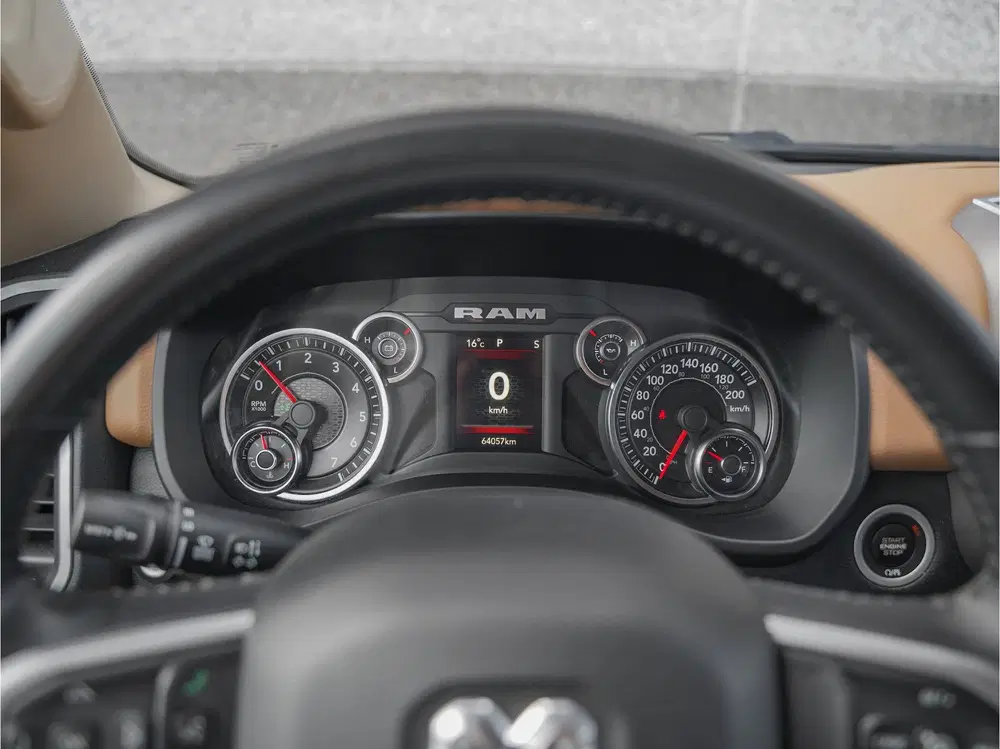 Dodge RAM Big Horn Night Edition 3.6L V6 4X4 uit 2022, foto 13