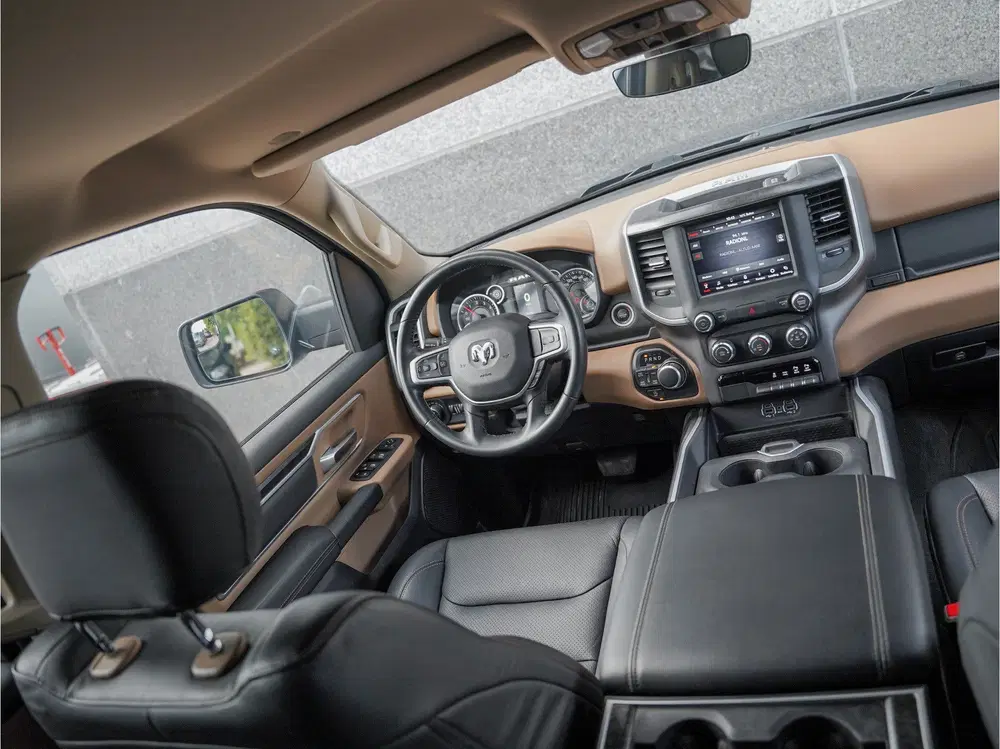 Dodge RAM Big Horn Night Edition 3.6L V6 4X4 uit 2022, foto 6