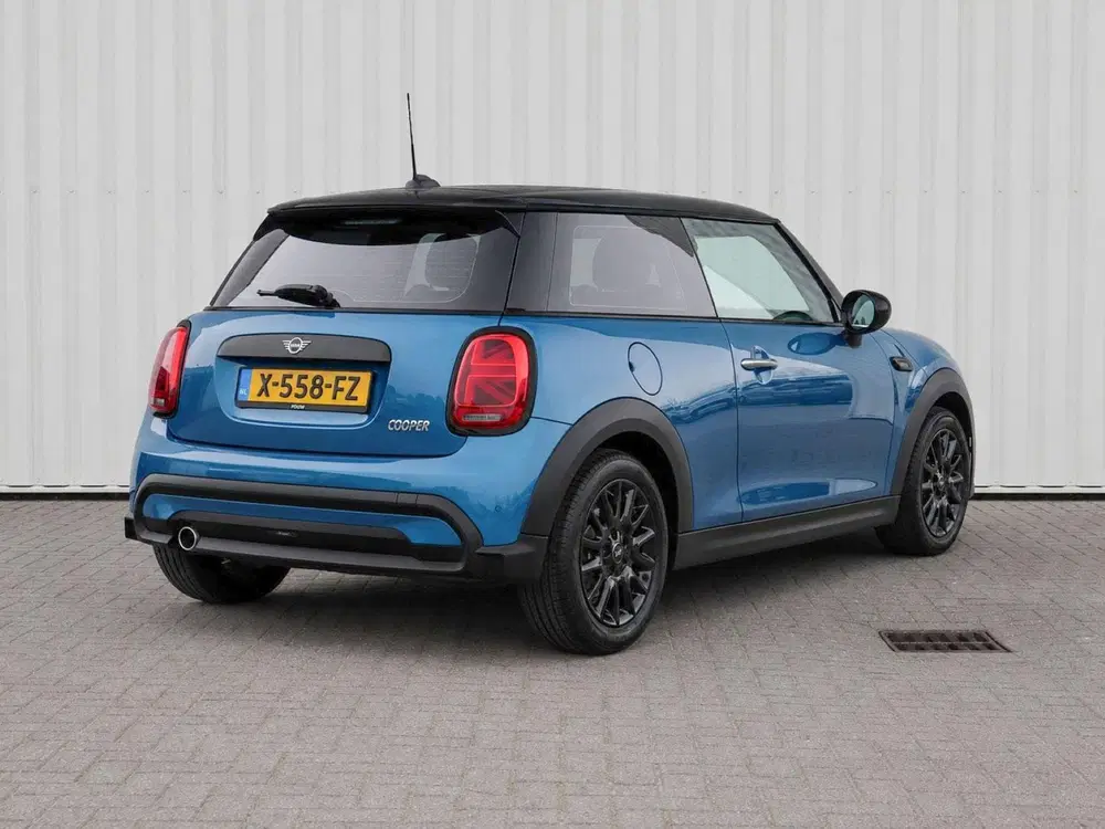 Mini Cooper 1.5 136pk AUT Cooper Camden Edition uit 2023, foto 2