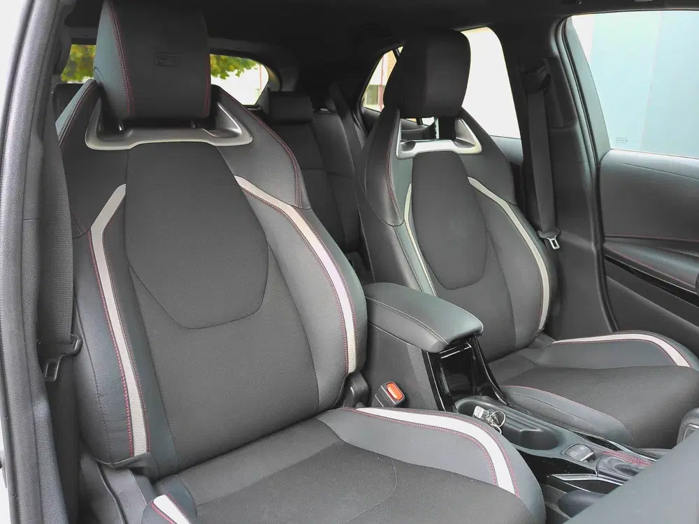 Toyota Corolla Hybrid 140 GR Sport nieuwstaat uit 2023, foto 12