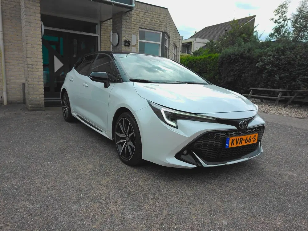 Toyota Corolla Hybrid 140 GR Sport nieuwstaat uit 2023, foto 3