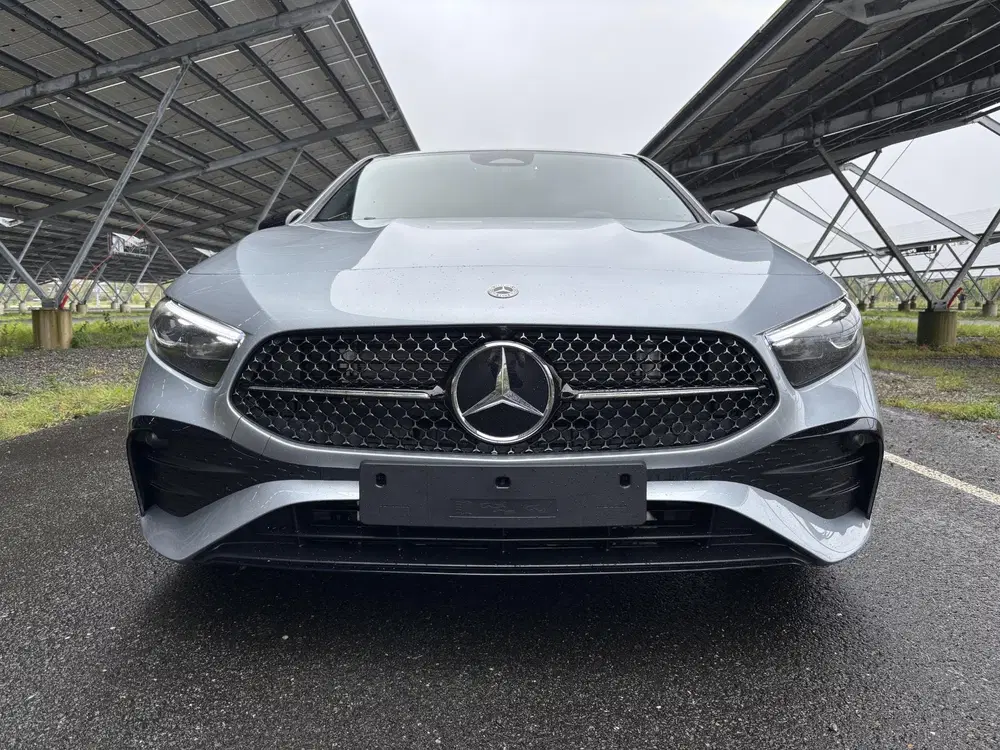 Mercedes-Benz A-Klasse 180 Business Solution AMG uit 2025, foto 2