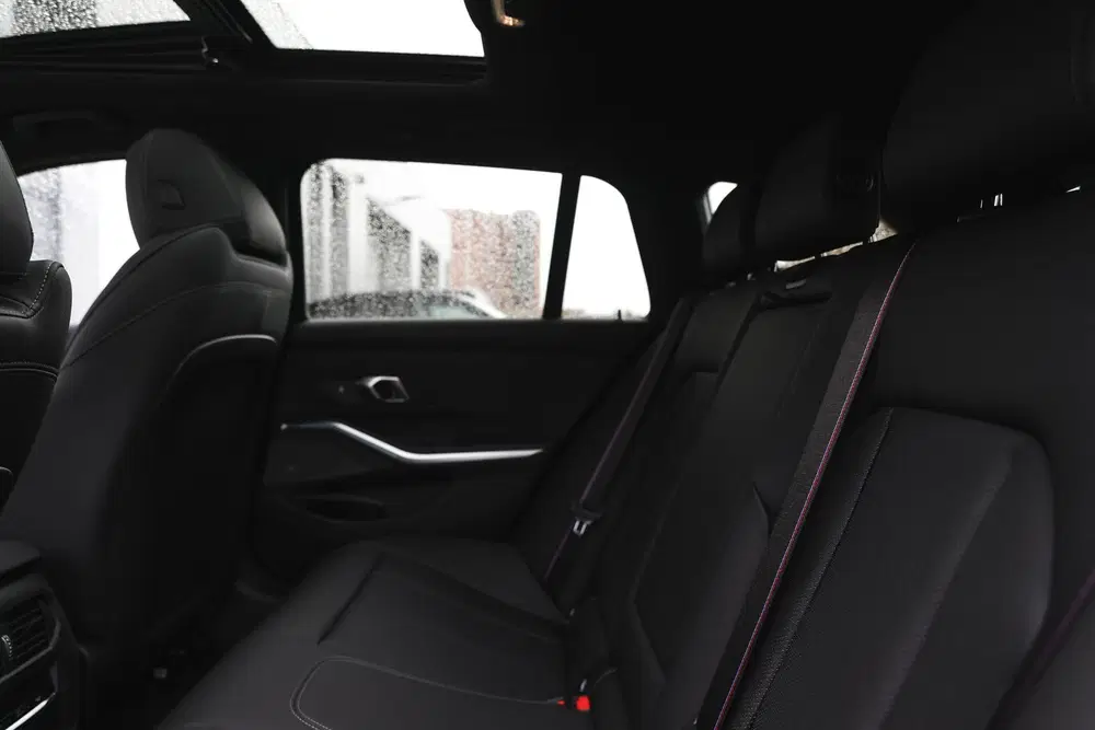 BMW 3-serie 330e M Sport Automaat uit 2024, foto 11