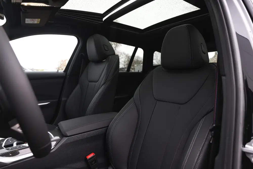 BMW 3-serie 330e M Sport Automaat uit 2024, foto 13