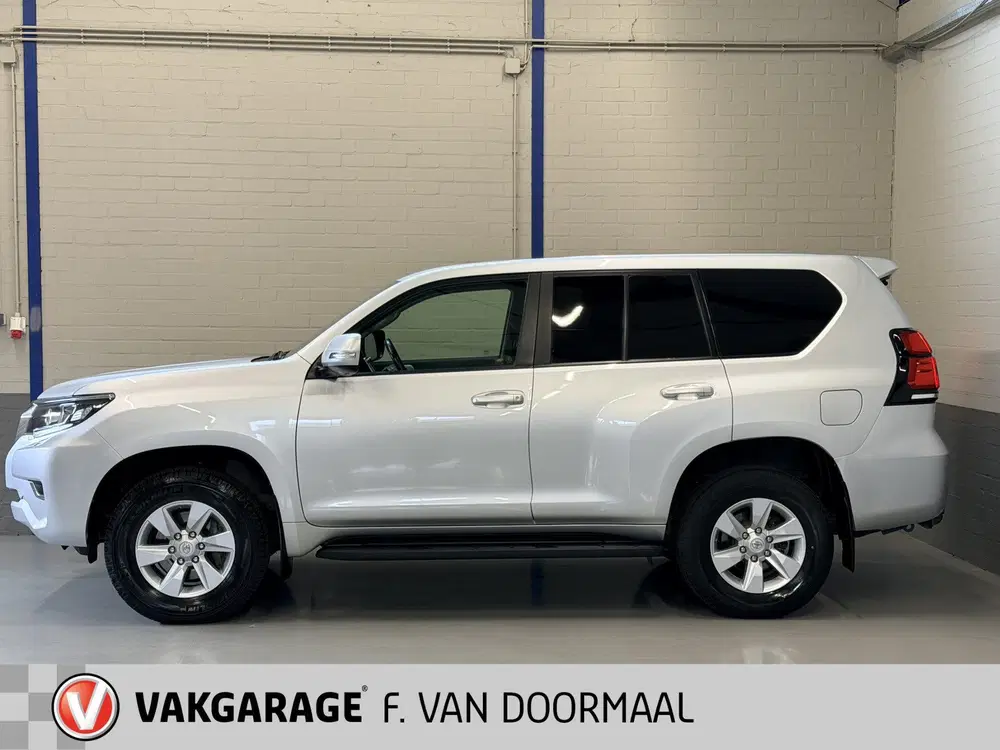 Toyota Land Cruiser 2.8 D-4D-F Challenger SRWV Automaat uit 2019, foto 2