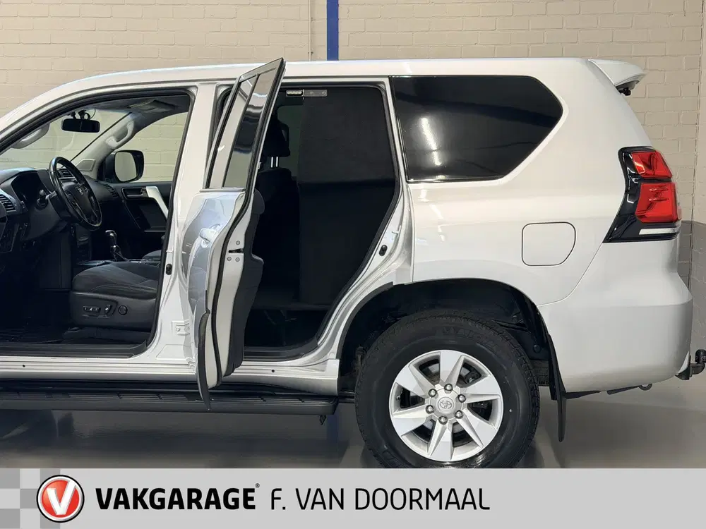 Toyota Land Cruiser 2.8 D-4D-F Challenger SRWV Automaat uit 2019, foto 9