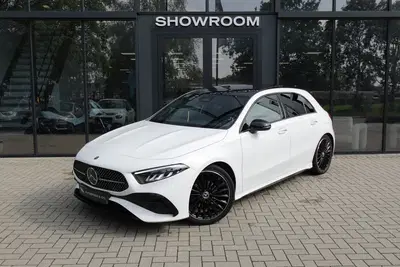 Mercedes-Benz A-Klasse 180 AMG Line PANO SFEER CAM uit 2023