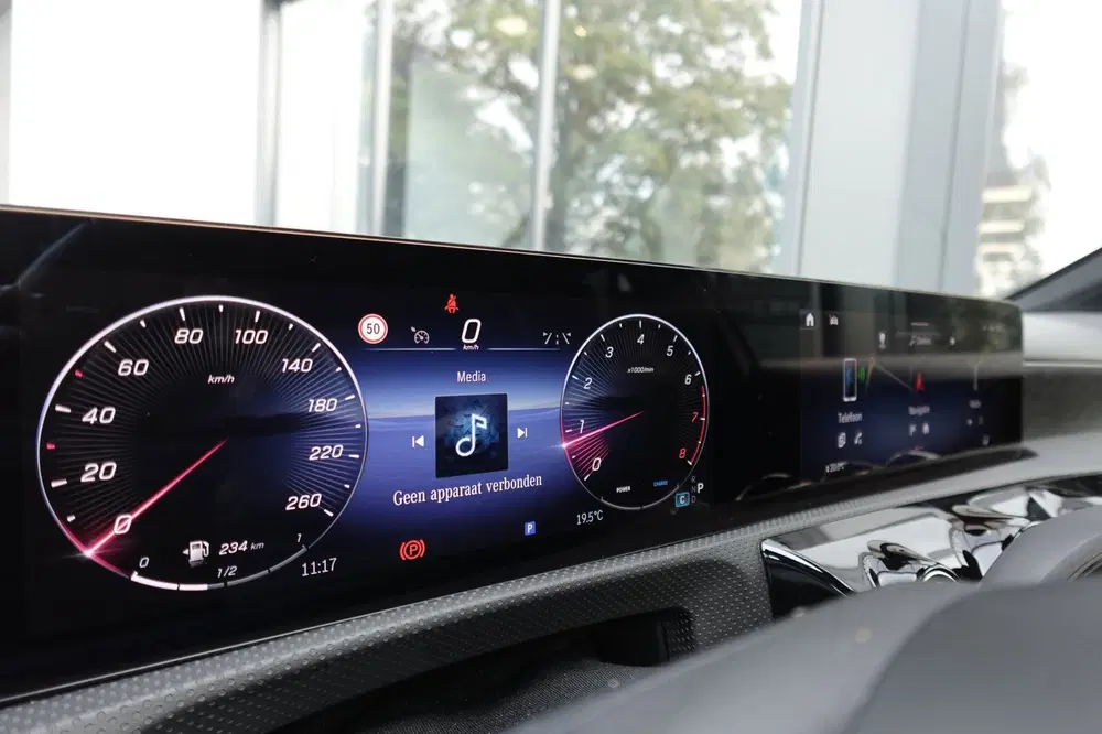 Mercedes-Benz A-Klasse 180 AMG Line PANO SFEER CAM uit 2023, foto 12