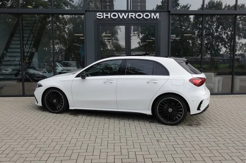 Mercedes-Benz A-Klasse 180 AMG Line PANO SFEER CAM uit 2023, foto 2