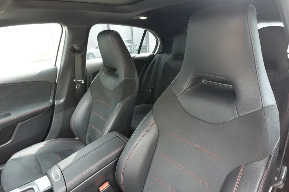 Mercedes-Benz A-Klasse 180 AMG Line PANO SFEER CAM uit 2023, foto 4