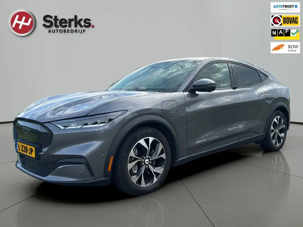 Ford Mustang Mach-E RWD 75 kWh TREKHAAK 19"LM VELGEN LEDEREN uit 2021