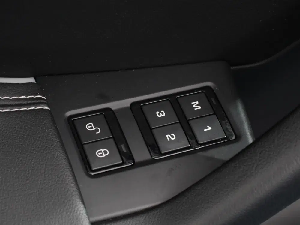 Jaguar F-Pace 5.0 V8 AWD SVR 551 pk Panorama dak Meridia uit 2019, foto 12
