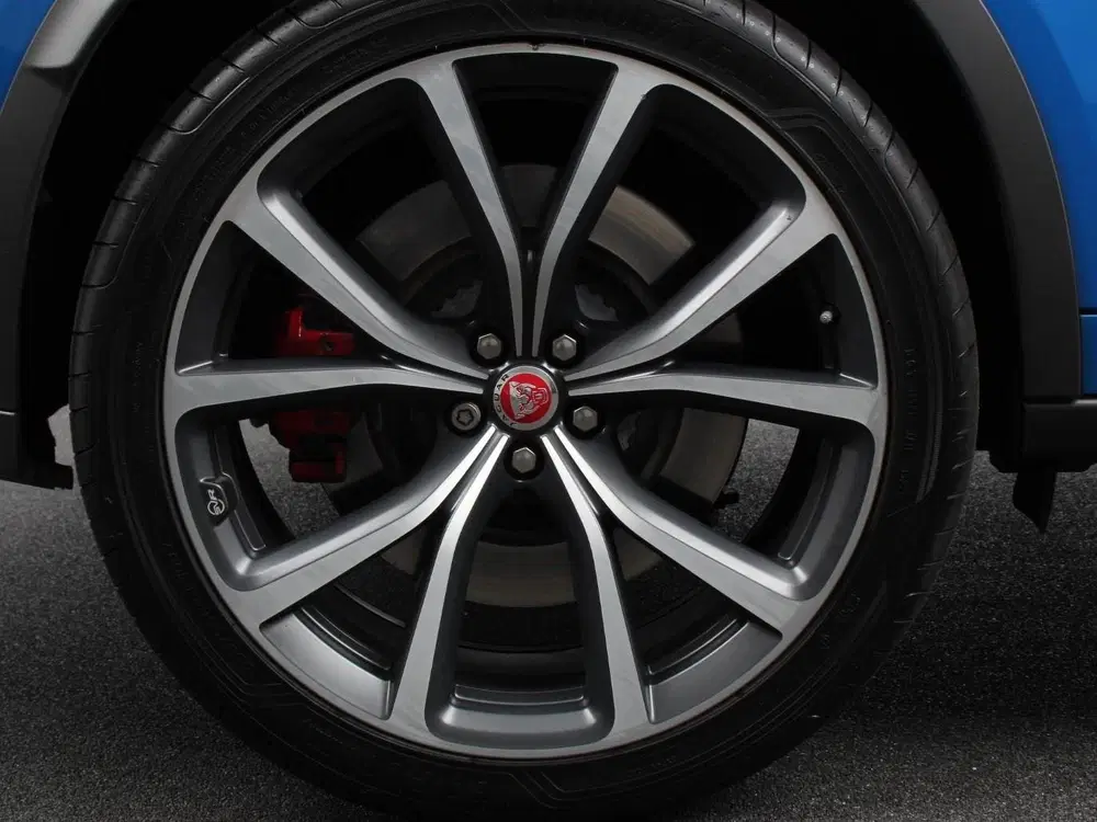 Jaguar F-Pace 5.0 V8 AWD SVR 551 pk Panorama dak Meridia uit 2019, foto 2