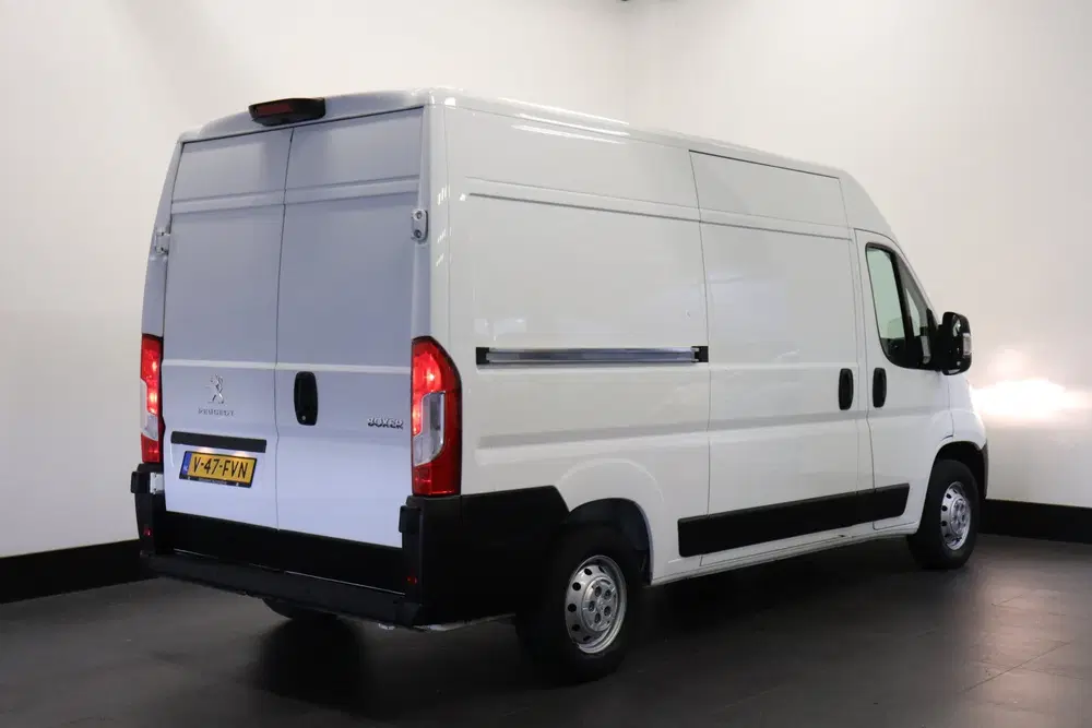 Peugeot Boxer 2.2 BlueHDi L2H2 140PK uit 2020, foto 2