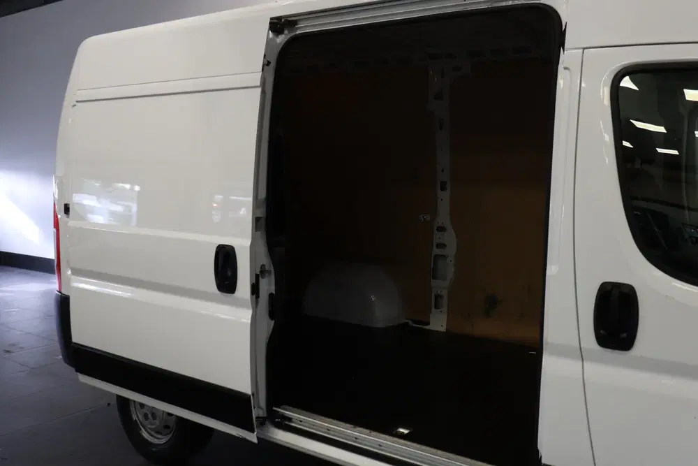 Peugeot Boxer 2.2 BlueHDi L2H2 140PK uit 2020, foto 9