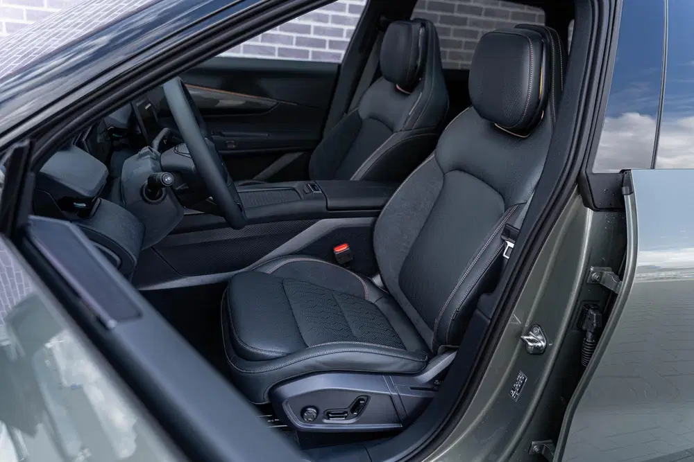 Lynk & Co 08 1.5 Plug-in Hybrid More uit 2025, foto 4