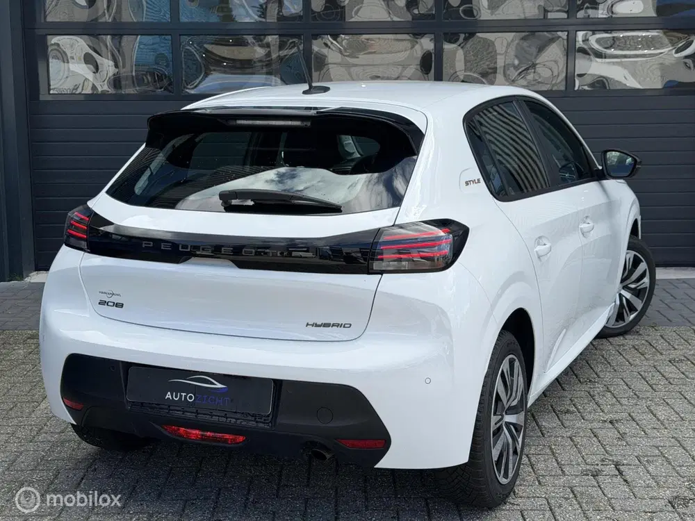 Peugeot 208 1.2 Hybrid 110 e-DCS6 Allure uit 2025, foto 6