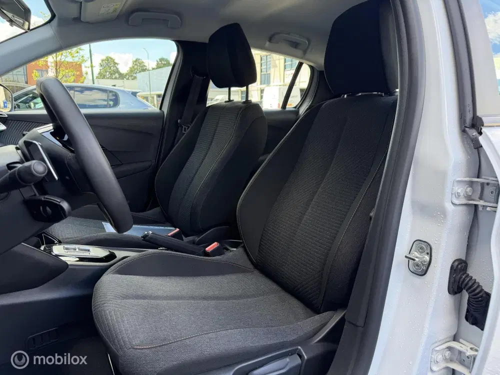 Peugeot 208 1.2 Hybrid 110 e-DCS6 Allure uit 2025, foto 8