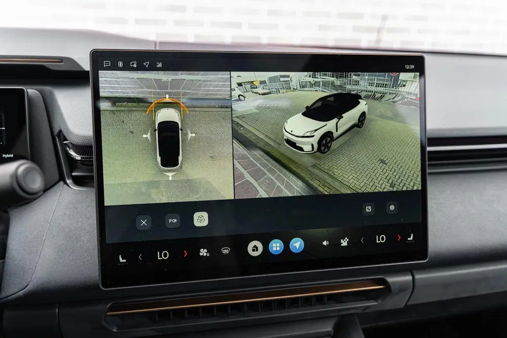 Lynk & Co 08 Plug-in Hybrid 1.5 More uit 2025, foto 13