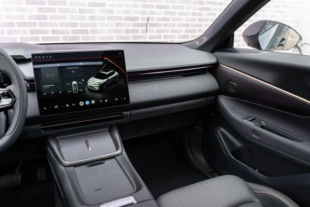 Lynk & Co 08 Plug-in Hybrid 1.5 More uit 2025, foto 5