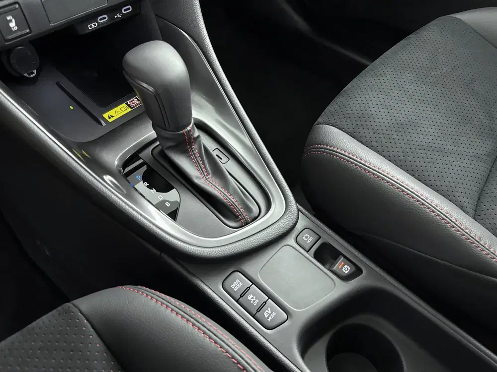 Toyota Yaris 1.5 Hybrid 130 GR SPORT PLUS PACK uit 2026, foto 13