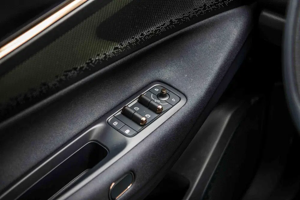 Lynk & Co 08 1.5 Plug-in Hybrid More uit 2025, foto 15