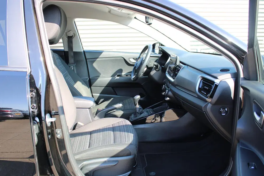 Kia Stonic 1.0 T-GDi MHEV DynamicPlusLine ACHTERUITRI uit 2022, foto 10