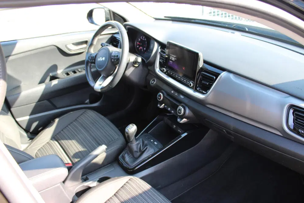 Kia Stonic 1.0 T-GDi MHEV DynamicPlusLine ACHTERUITRI uit 2022, foto 11