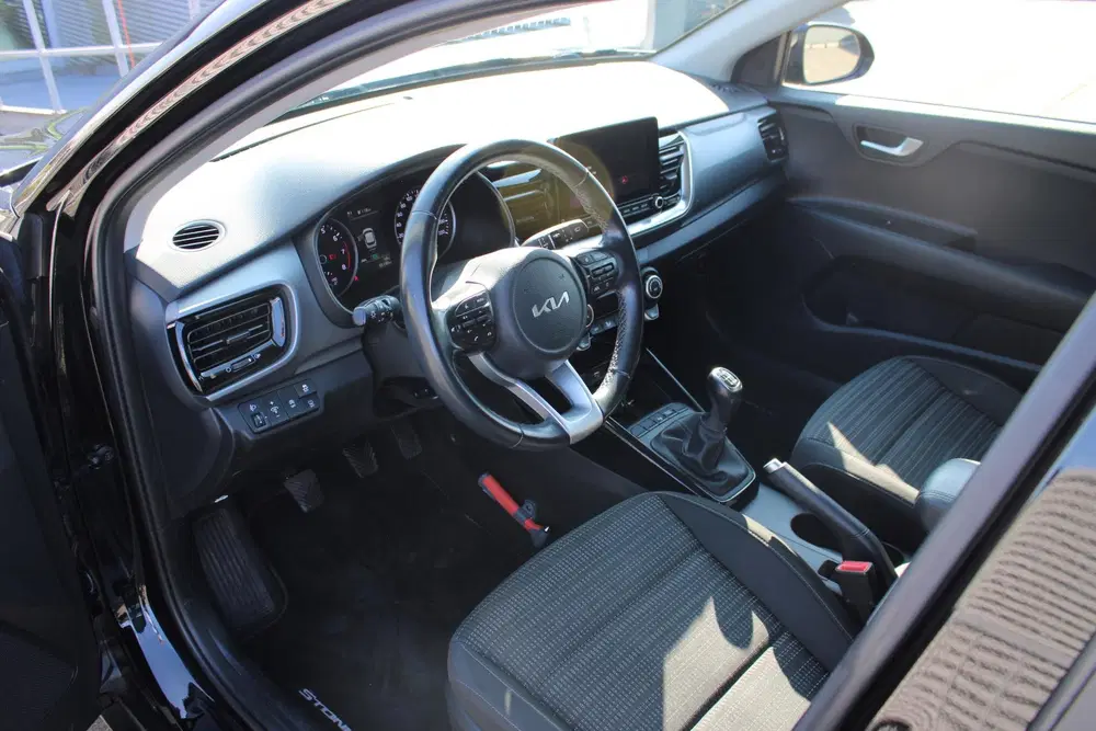 Kia Stonic 1.0 T-GDi MHEV DynamicPlusLine ACHTERUITRI uit 2022, foto 14