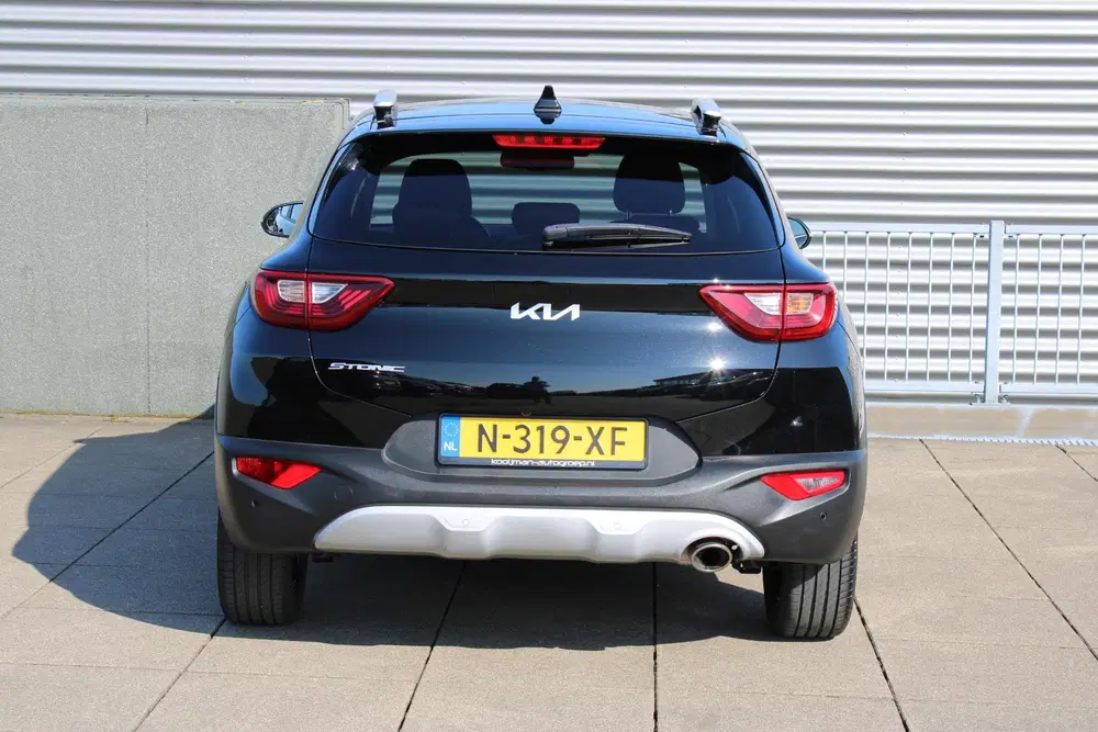 Kia Stonic 1.0 T-GDi MHEV DynamicPlusLine ACHTERUITRI uit 2022, foto 7