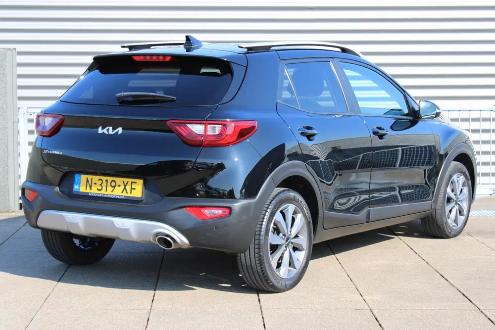 Kia Stonic 1.0 T-GDi MHEV DynamicPlusLine ACHTERUITRI uit 2022, foto 8